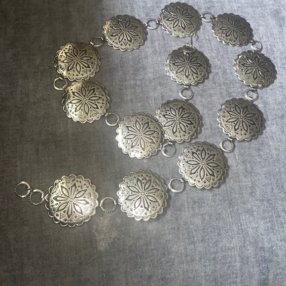 Vintage silver tone NA style belt - Picture 4 of 6